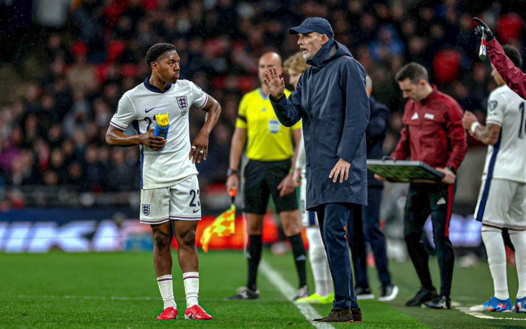 Myles-Lewis-Skelly-with-Thomas-Tuchel